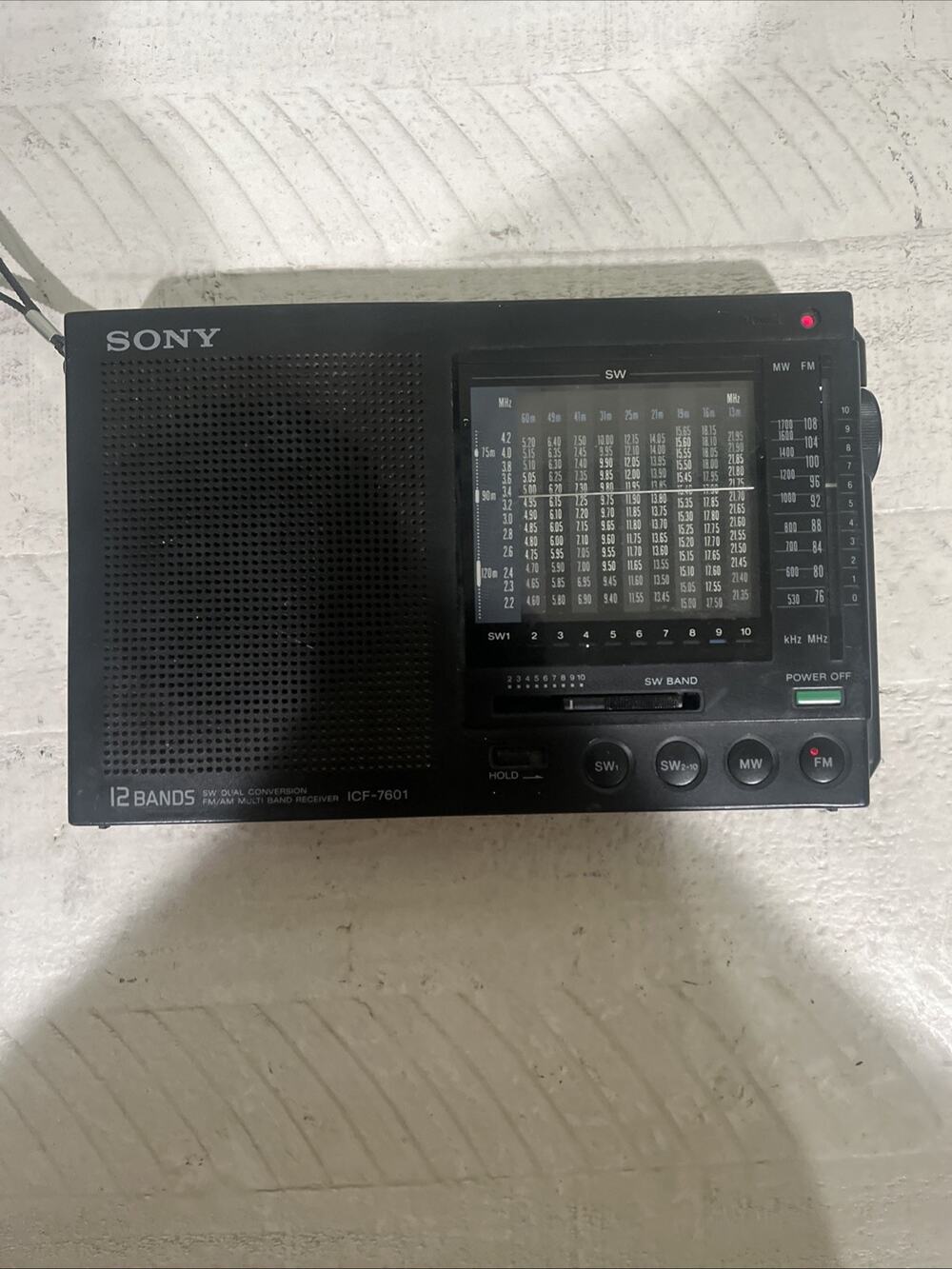 Sony ICF-7601 Portable World Radio Receiver 12 Bands . Tested Works Read Disc